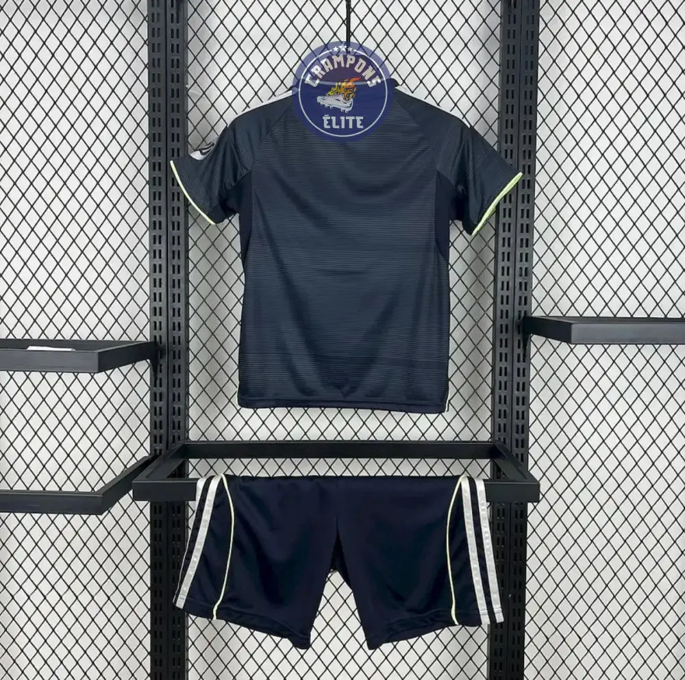 Kits Enfants Real Madrid 2025/26 Extérieur - Image 3
