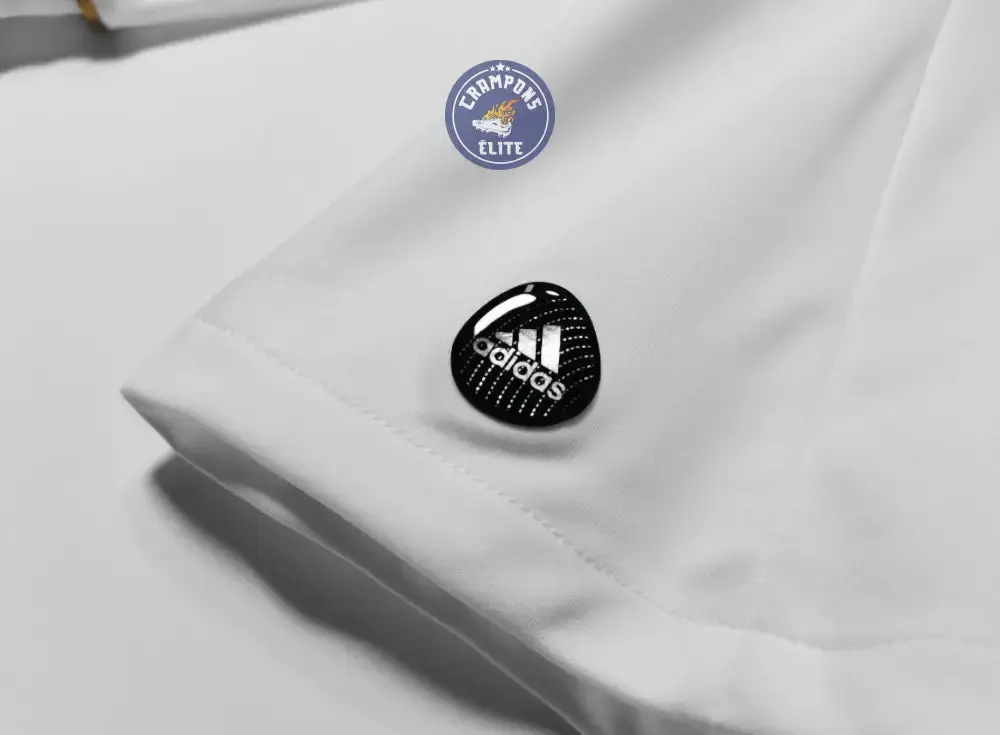 Real Madrid 2011/12 Domicile à manches longues - Image 7