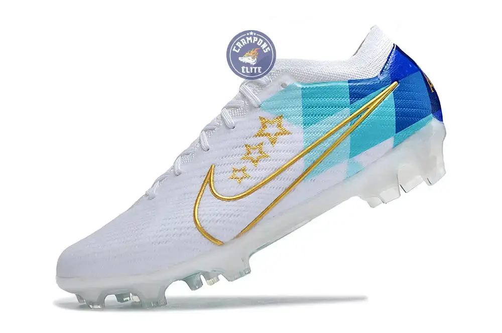 Vapor 15 Elite FG x Enzo Fernandez Blanc/Bleu/Or - Image 2
